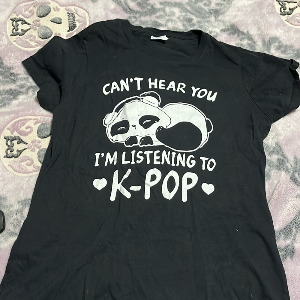 I can’t hear you I’m listening to K-Pop Tshirt size M